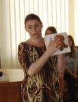 <p>
	Елена Майчук - руководитель кружка по изготовлению тактильных книг - рассказывает о рукотворной книге.</p>