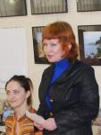 Сотрудник Центра для слабовидящих Наталья Мирошниченко рассказывает о современном тифлооборудовании в библиотеке.