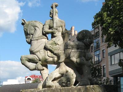 Памятник князю Святославу на Пейзажній алеї в Києві