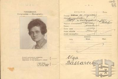 Польський паспорт Ольги Басараб
