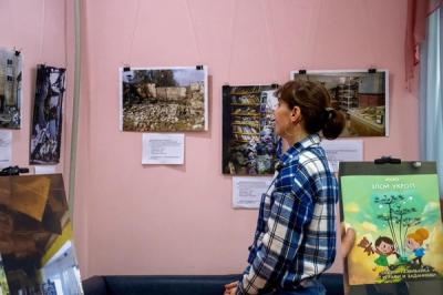 Відкриття фотовиставки, присвяченої злочинам рф проти культурної спадщини Херсонської області фото 3
