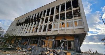 Бібліотека ім. Олеся Гончара після обстрілів окупантами Фото 1