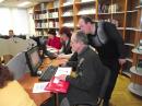 <p>
	Курси по навчанню роботи з комп'ютером проводить спеціаліст бібліотеки. Фото М.С. Макарюка</p>
