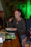 <p>Олена Задорожна презентує херсонцям свої видання</p>